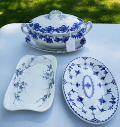 Vintage Blue And White 1950's English Royal WindsGravy Tureen Paired With Two Small Plates, English & American