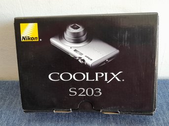 Nikon Coolpix S203 Camera