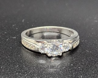 Beautiful Vintage Sterling Silver & CZ Ring