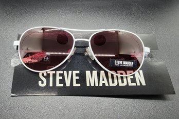 Steve Madden White/cranberry Aviator Sunglasses With Case