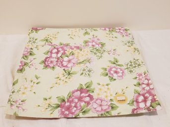 Eight Martha Steward Pretty Floral Cloth 100 Percent Cotton Placemats