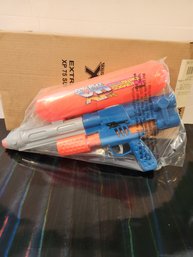Brand New XP 75  Super Soaker Squirt  Gun