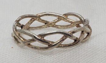 Vintage Sterling Silver Size 5 Ring ~ 1.25 Grams