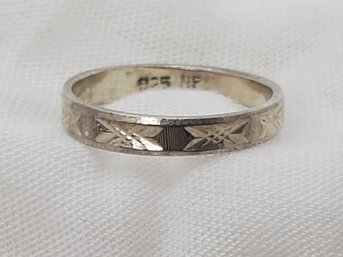 Vintage Sterling Silver Size 6 Diamond Cut Ring ~ 1.59 Grams