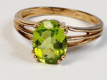 Beautiful Vintage 14k Yellow Gold Peridot Ring