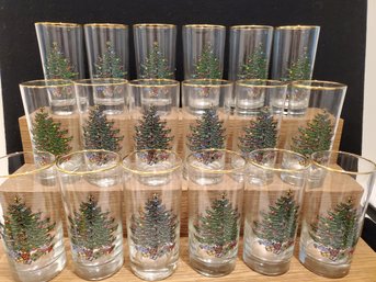 Eighteen Cuthbertson England 12 Ounce Christmas Tree Glass Tumblers (Lot 7)