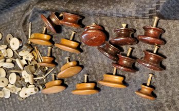 Large Lot Of Porcelain & Wooden Pulls