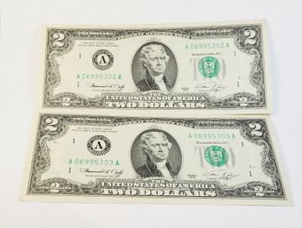 2- 1976 Consecutive Number $2 Dollar Reserve Notes Uncirculated