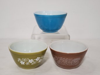 Three Vintage Pyrex 1 1/2 Pint Bowl Assortment-Primary Blue, Green Spring Blossom & Brown Woodland