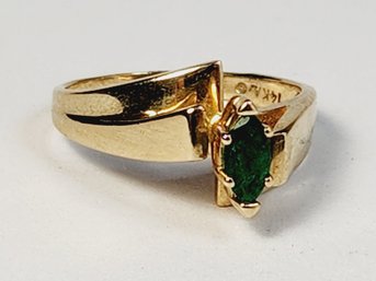 Vintage 14k Yellow Gold Deep Green Color Stone Ring