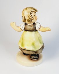 M.I. Hummel Goebel Figurine ' Spring Waltz ' Goebel Membership Special HUM #912/B  W Germany Rare