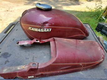 Vintage KAWASAKI Red Motorcycle Fuel Gas Tank & Read Cowl Faering
