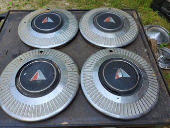 Set Of Four Vintage 1965 Plymouth Valiant 13' Wheel Covers Hubcaps 2401821