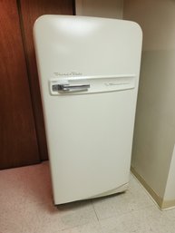 Vintage Westinghouse Refrigerator With Freezer WORKING CONDITION !