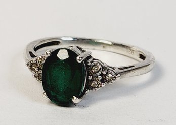 Vintage Sterling Silver Kelly Green Stone Ring