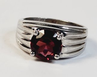 Modern Design Sterling Silver Red Stone Ring (garnet)