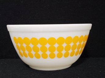 Vintage Pyrex Yellow Polka Dot Mixing Bowl 402 1 1/2 Quart