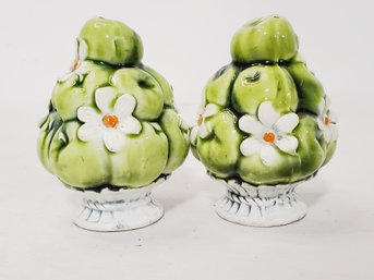 Vintage 1967 Inarco Japan Green Apples & Daisies Salt & Pepper Shaker Set