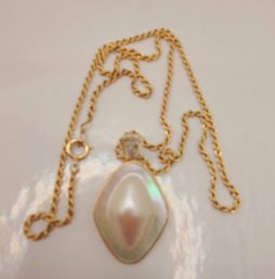 Beautiful 14kt Pearl Pendant Necklace With Mabe Pearl