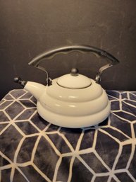 Le Creuset White Enameled Tea Pot.   2.1 Quart.  IN Nice Condition.  - - - - - - - - -- - - - - - Loc:GS1