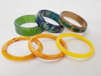 Colorful Assortment Of Vintage Ladies Bangle Bracelets