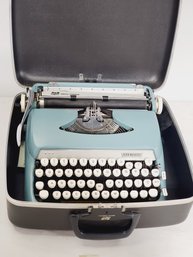 Vintage Smith Corona Sterling Manual Typewriter In Portable Hard Case