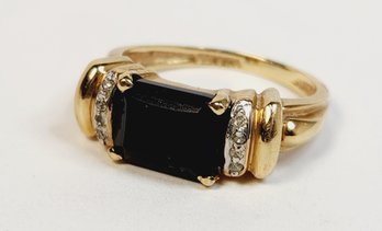 Vintage 10k Yellow Gold Onyx Diamond Studded Ring