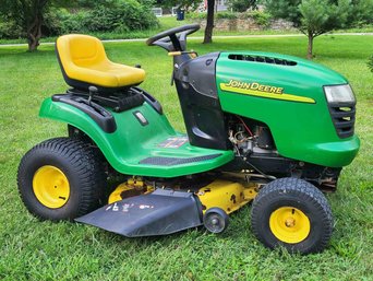 A John Deere 17hp L100 Lawn Tractor - Ready For Use - Drive Me Right Onto Your Trailer!