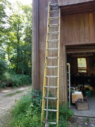 Yellow 25 Ft Fiberglass Ladder