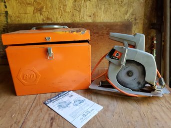 Vintage Black & Decker 7 1/4' Circular Saw Model 7305 In Metal Case/Instructions