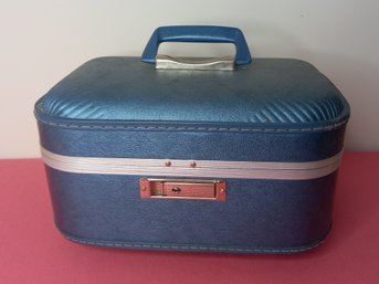 Vintage Blue Travel Case With Two Keys