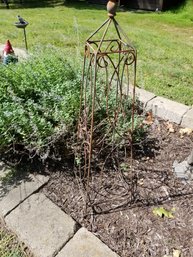 Garden  & Topiary Metal Art Obelisk