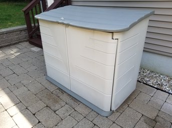 Rubbermaid Outdoor Horizontal Storage Shed - Model 007D