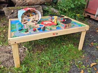 Nilo Train Table With Lots Of Extras