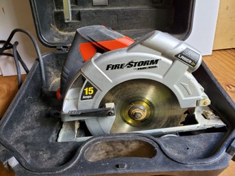 Black & Decker Firestorm 7 1/4' Corded Circular Saw With Hard Case - Works!