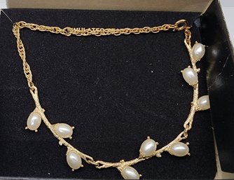 Vintage Sarah Coventry Simulated Pearls Necklace