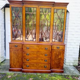 Stunning Chippendale Style Mahogany Wood China Cabinet