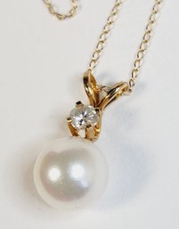 Pretty 14k Yellow Gold Thin Necklace With Pearl / Diamond Pendant