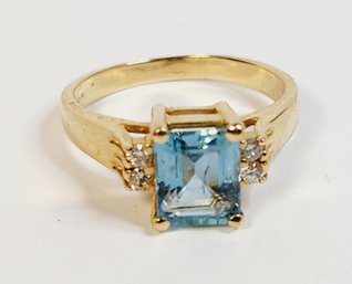 Beautiful 14k Yellow Gold  Aqua Marine Stone Diamond  Ring