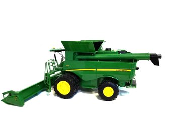 Big Farm John Deere Combine Toy Model S670