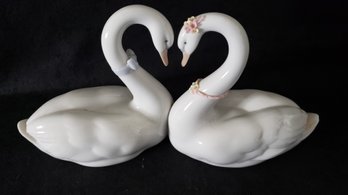 LLADRO ENDLESS LOVE 2 SWANS FIGURINE