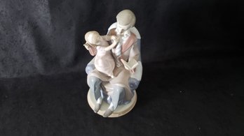 LLADRO FATHER AND DAUGHTER FIGURINE