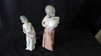 LLADRO LOT OF 2 GIRLS WITH HATS