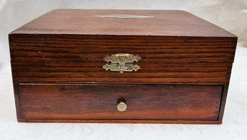 Vintage M.W. Bassett Jeweler Dovetailed Oak Jewelry Box With Lid