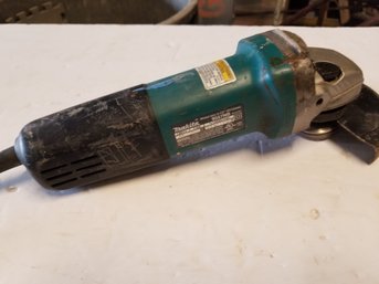 Makita 9557NB Corded Angle Grinder, No Wrench