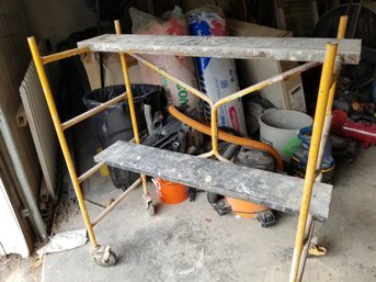 Portable Scaffold With 2 Metal Boards