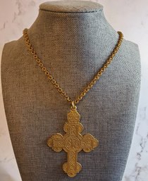 Beautiful Goldtone Religious Cross