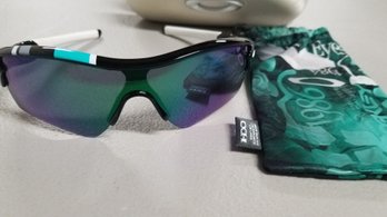 Oakley Sun Glasses With Soft And Hard Cases