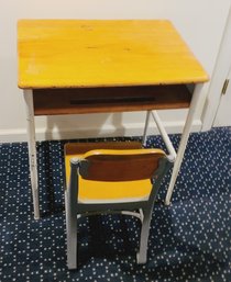 Greens Farms Elementary School Desk And Chairs Circa 1950's.