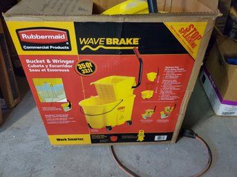 Rubbermaid Commercial Wave Brake Bucket & Wringer - Open Box